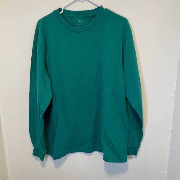 GAP Tops - Gap long sleeve green short unisex‎ size large